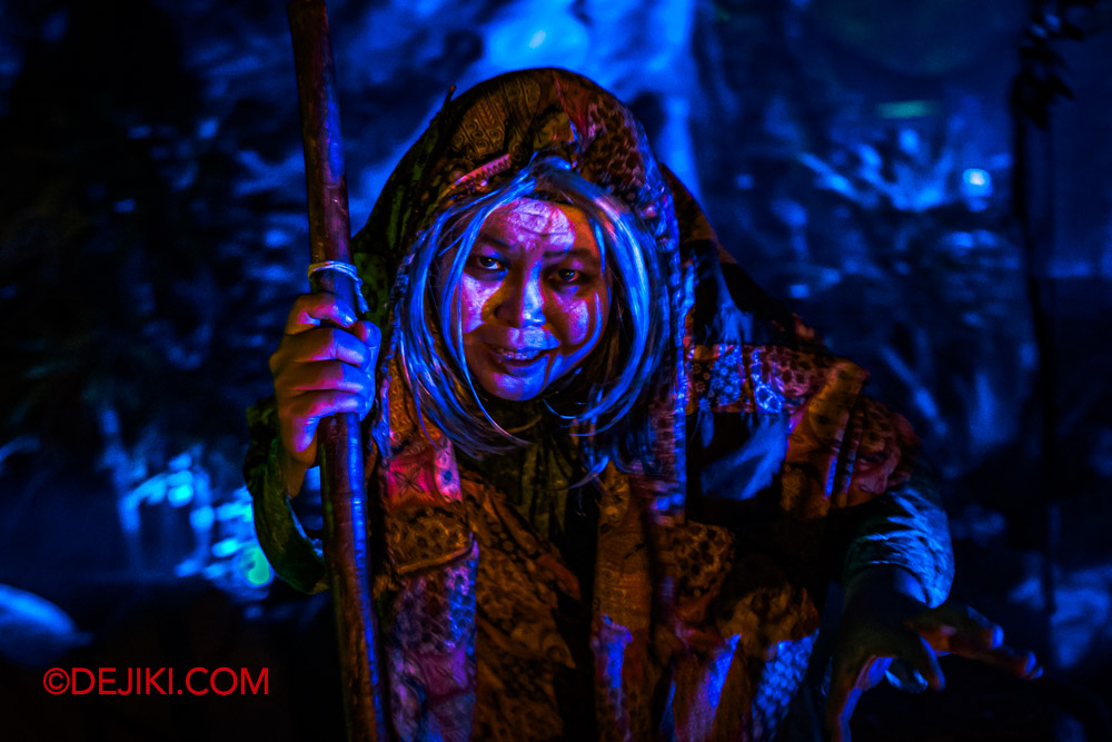 USS Halloween Horror Nights 12 Review by Dejiki Scare Zone The Lost Kampung 20 Crone Old Shaman Bomoh Village Elder Woman laughing