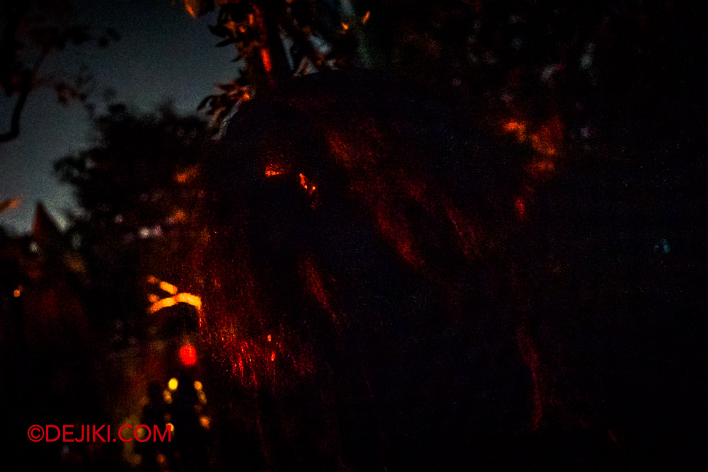 USS Halloween Horror Nights 12 Review by Dejiki Scare Zone The Lost Kampung 5 Hantu Galah in Shadows