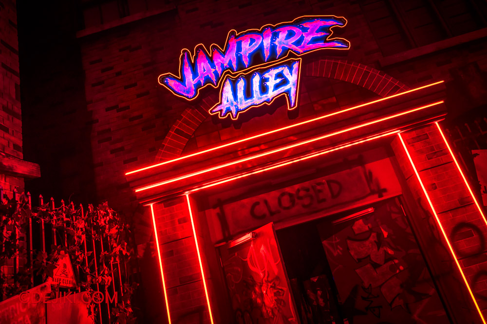 USS Halloween Horror Nights 12 Review by Dejiki Scare Zone Vampire Alley 0 Entrance Close up