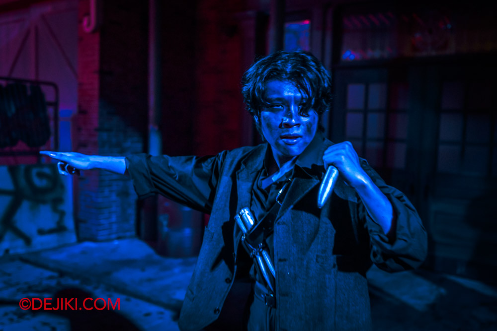 USS Halloween Horror Nights 12 Review by Dejiki Scare Zone Vampire Alley 10 Vampire Hunter