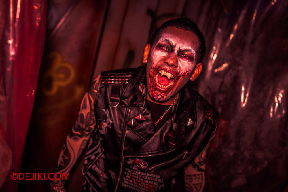 USS Halloween Horror Nights 12 Review by Dejiki Scare Zone Vampire Alley 12 Thug Vampire in Container C