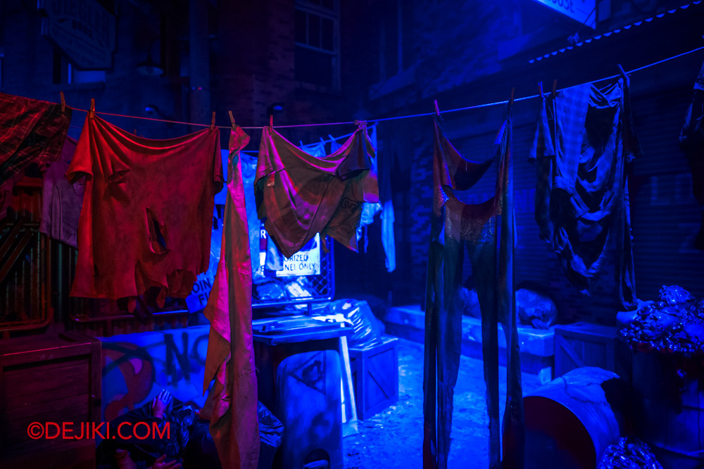 USS Halloween Horror Nights 12 Review by Dejiki Scare Zone Vampire Alley 3 Hanging Clothes