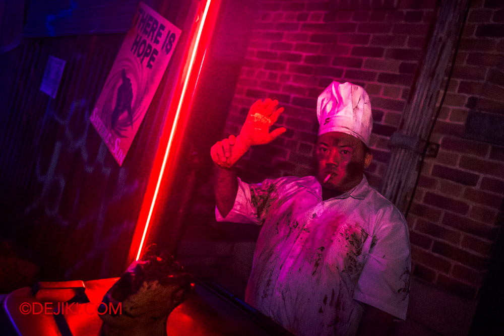 USS Halloween Horror Nights 12 Review by Dejiki Scare Zone Vampire Alley 6 Cooked Chef