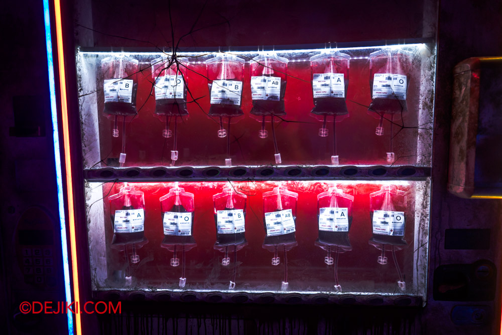 USS Halloween Horror Nights 12 Review by Dejiki Scare Zone Vampire Alley 9 Blood Vending Machine