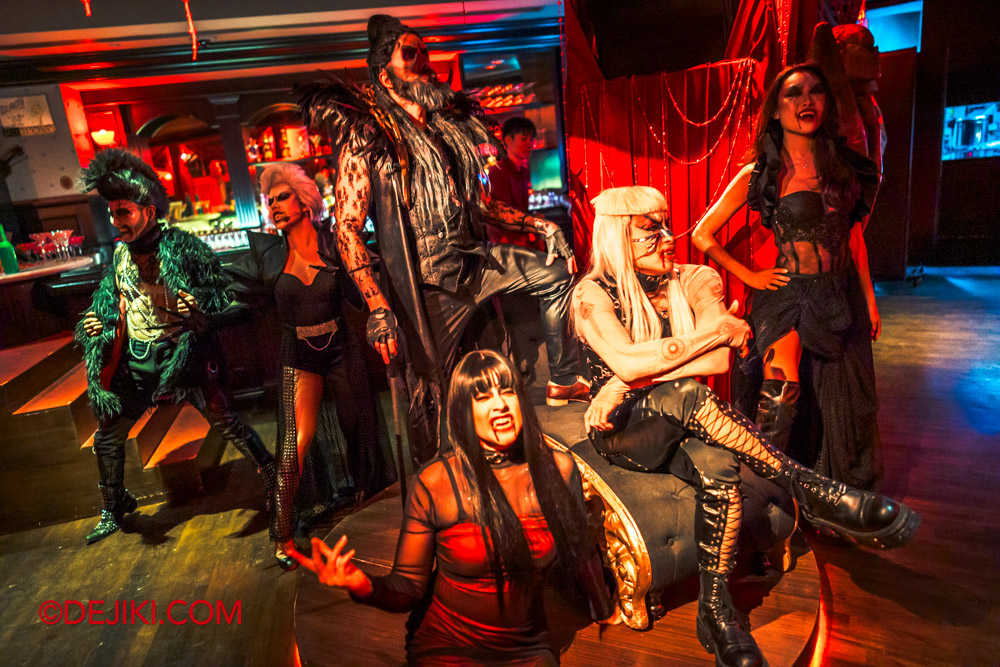 USS Halloween Horror Nights 12 Review by Dejiki Special Experience Viper Lounge Atmosphere The Vampire Clan Gathers