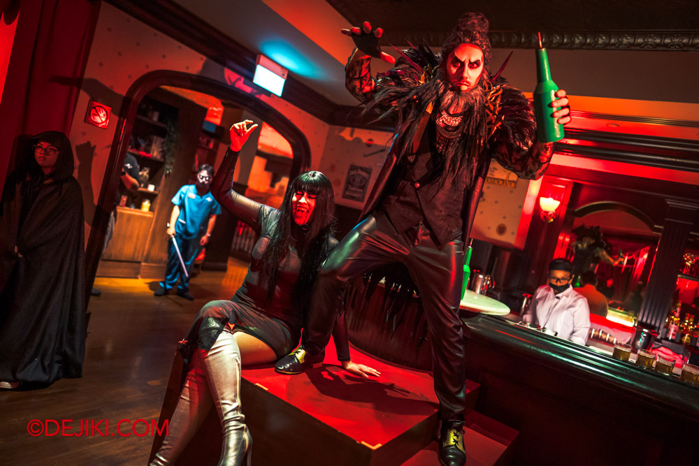 USS Halloween Horror Nights 12 Review by Dejiki Special Experience Viper Lounge Vampire Show Event Boss Man Partying