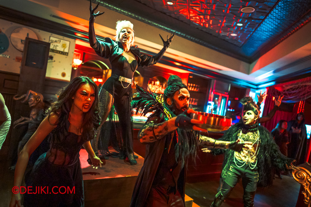 USS Halloween Horror Nights 12 Review by Dejiki Special Experience Viper Lounge Vampire Show Event Clan The Turning