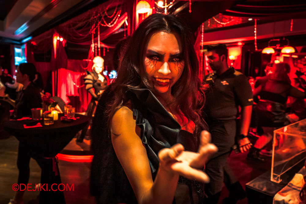 USS Halloween Horror Nights 12 Review by Dejiki Special Experience Viper Lounge Vampire Show Event Ingenue Secret Encounter 1