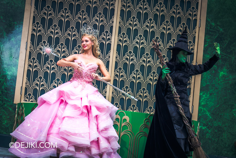 Universal Studios Singapore A Universal Christmas 2024 Wicked Meet and Greet Glinda and Elphaba 2 1