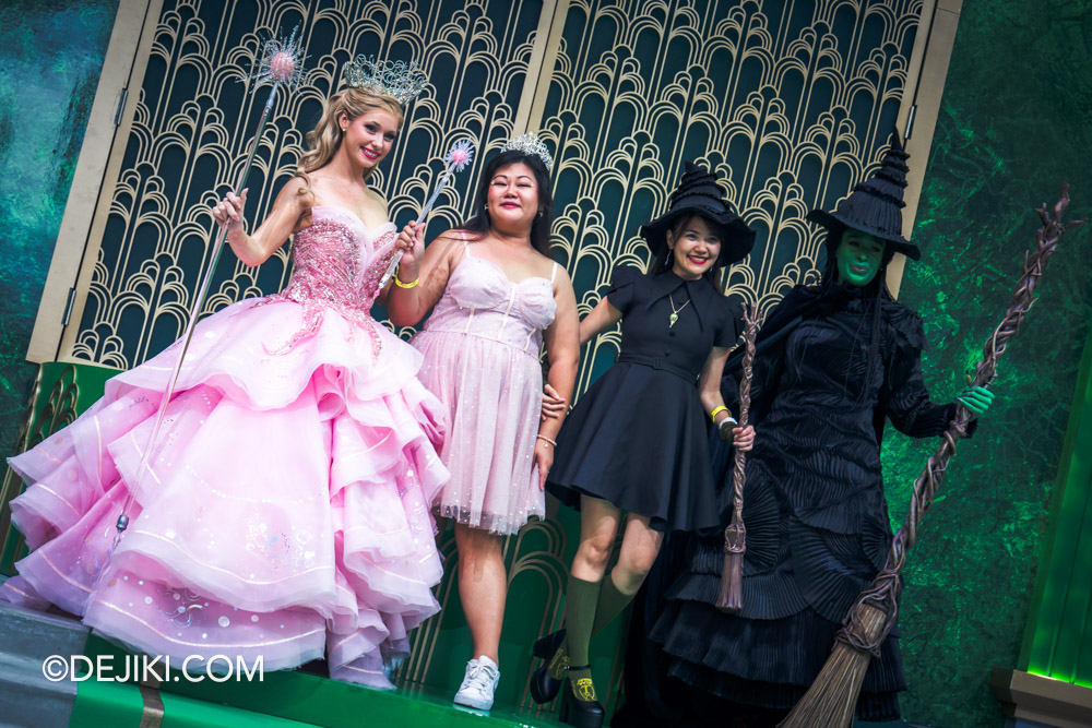 Universal Studios Singapore A Universal Christmas 2024 Wicked Meet and Greet Glinda and Elphaba 3 with guests 2 dress up