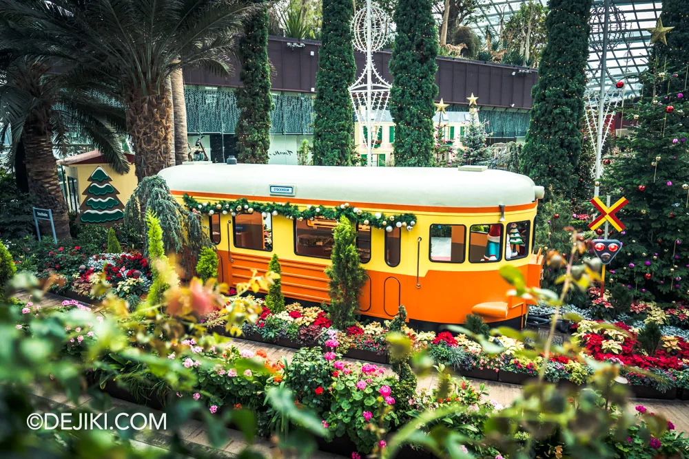 Gardens by the Bay 2024 Christmas Train Show Flower Field Back Lane Swedish Railbus Y7113