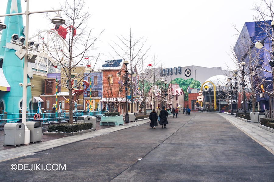 Universal Studios Beijing Resort Minion Land Pier 12 Main Walkway