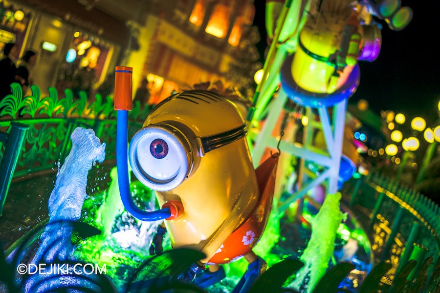 Universal Studios Japan Minion Park Night Fountain closeup