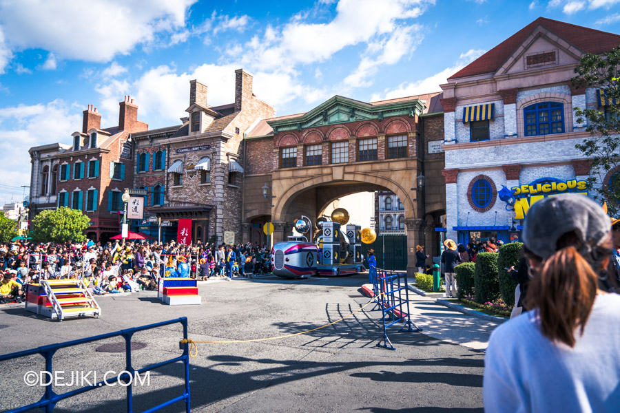 Universal Studios Japan Minion Park Parade from New York side