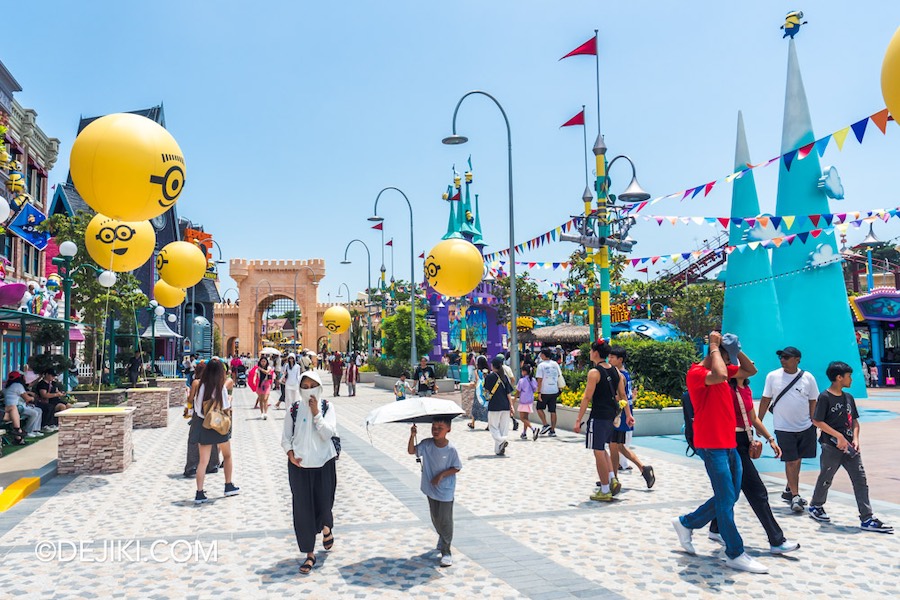 Universal Studios Singapore Minion Land Park Decor Street Atmosphere