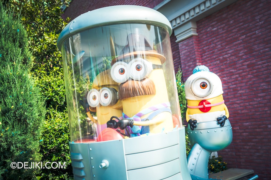 Universal Studios Singapore Minion Land Park Decor Undercover Minion Shopping Family in Vehicle