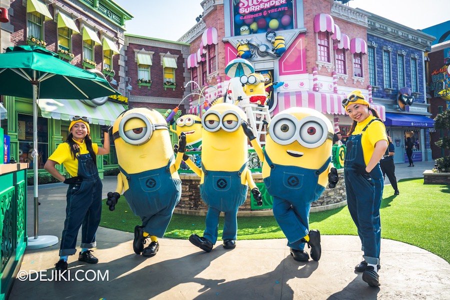 Universal Studios Singapore Minion Land Show Minute of Minion Mayhem Meet and Greet at Minion Marketplace