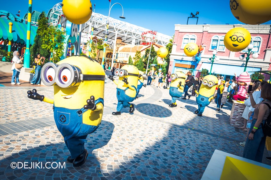 Universal Studios Singapore Minion Land Show Minute of Minion Mayhem on the street 1