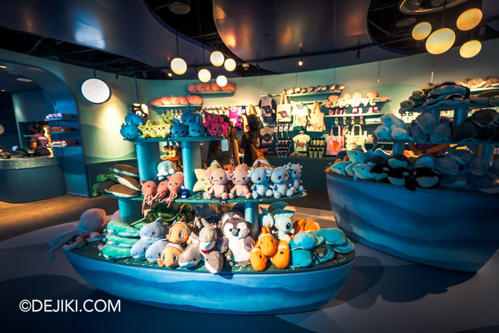 RWS Singapore Oceanarium Photo Tour 14 Tidal Trove shop and Tide Deli beside Dolphin Island viewing gallery