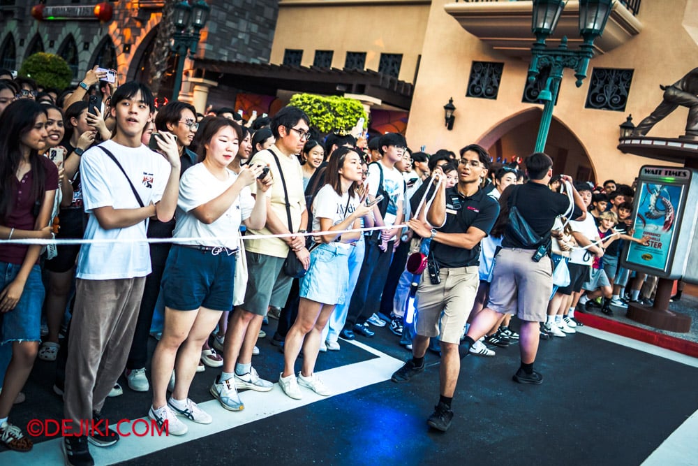 USS Halloween Horror Nights 13 Review by Dejiki 2025 Opening Scaremony Opening Moment Rope Drop HHN13