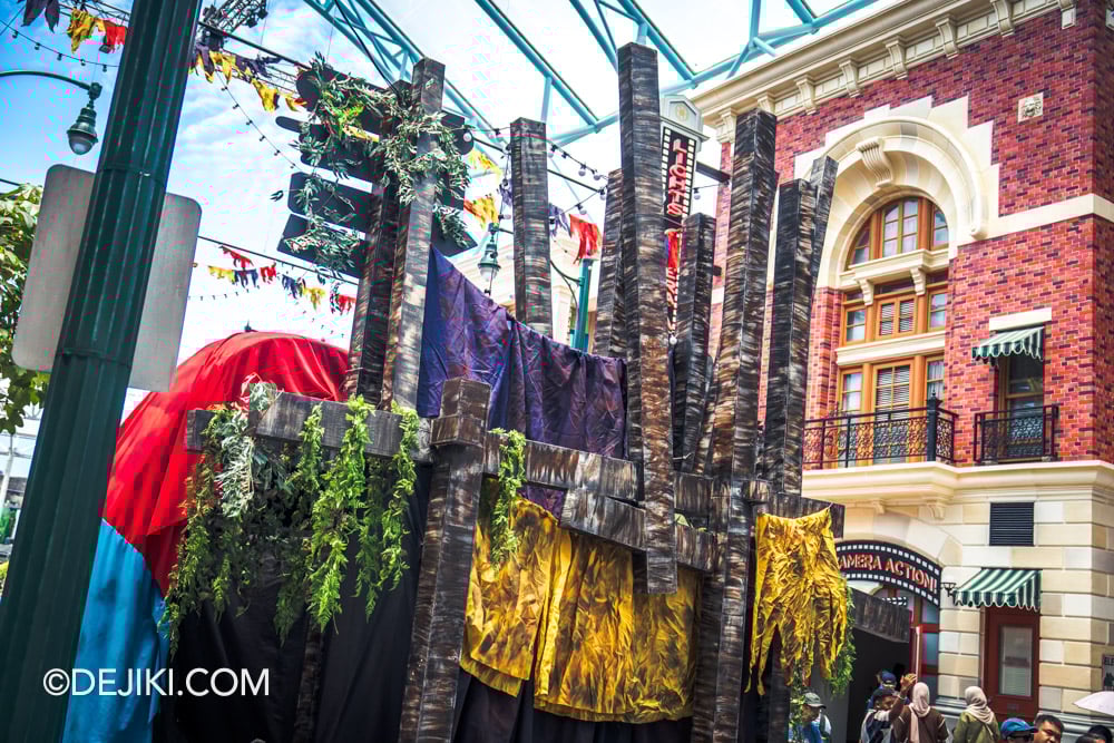 USS Halloween Horror Nights 13 Before Dark by Dejiki The FEARground scare zone hidden scare behind entrance