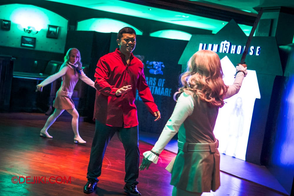 USS Halloween Horror Nights 13 Review by Dejiki Blumhouse Bar Special Experience M3GAN Chase