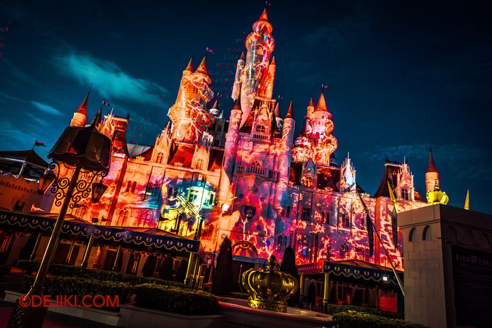 USS Halloween Horror Nights 13 Review by Dejiki Blumhouse Fear Lives Red Castle Far Far Away Projection Mapping