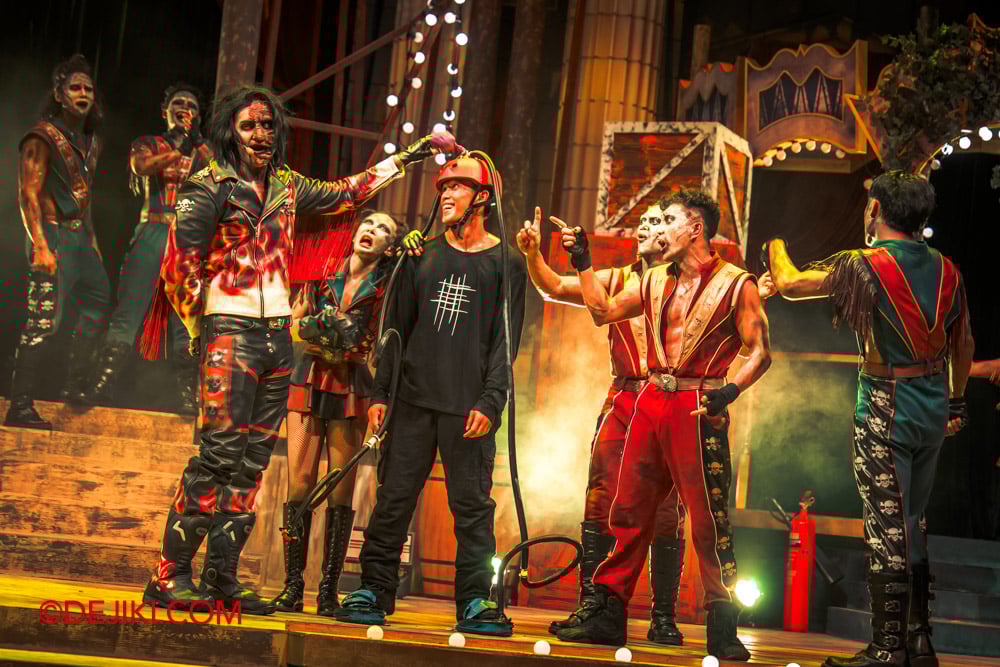 USS Halloween Horror Nights 13 Review by Dejiki Dare or Die LIVE show 2 constestant