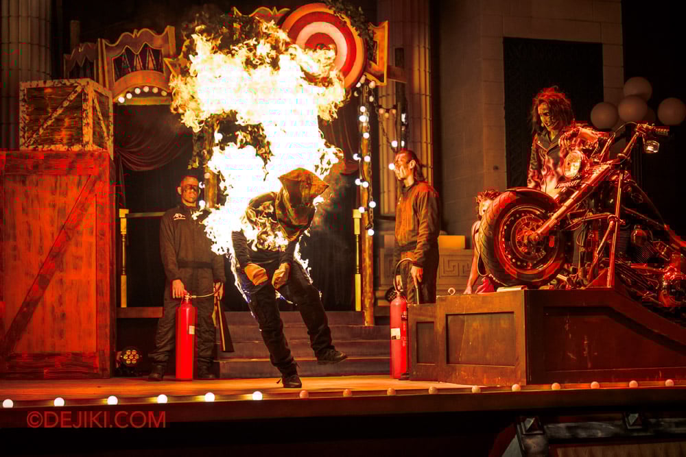 USS Halloween Horror Nights 13 Review by Dejiki Dare or Die LIVE show 3 fire stunt