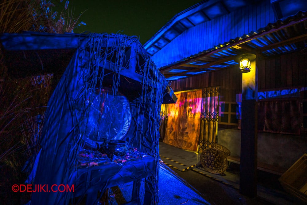 USS Halloween Horror Nights 13 Review by Dejiki Death Whisperer haunted house 1 entrance
