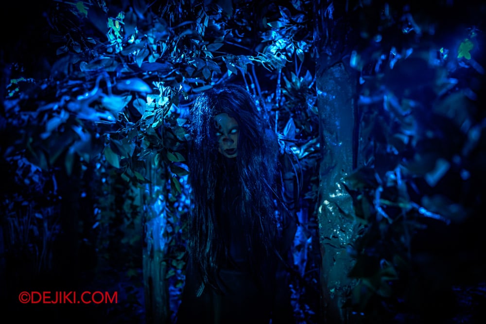 USS Halloween Horror Nights 13 Review by Dejiki Death Whisperer haunted house 6 Forest Black Spirit
