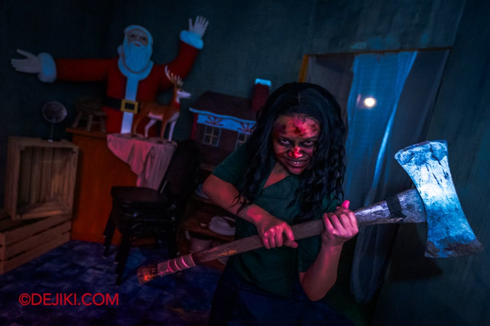 USS Halloween Horror Nights 13 Review by Dejiki Death Whisperer haunted house 7 Hotel Mother with Axe
