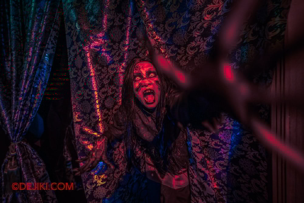 USS Halloween Horror Nights 13 Review by Dejiki Death Whisperer haunted house 8 Finale showdown Black Spirit