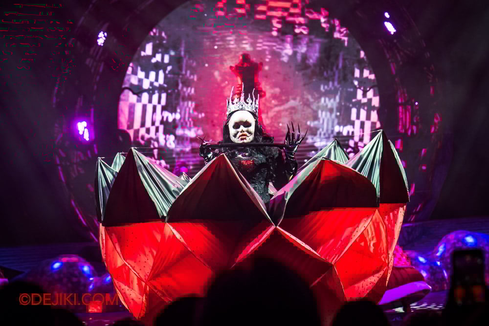 USS Halloween Horror Nights 13 Review by Dejiki Once Upon A Time to Die show 4 Red Queen