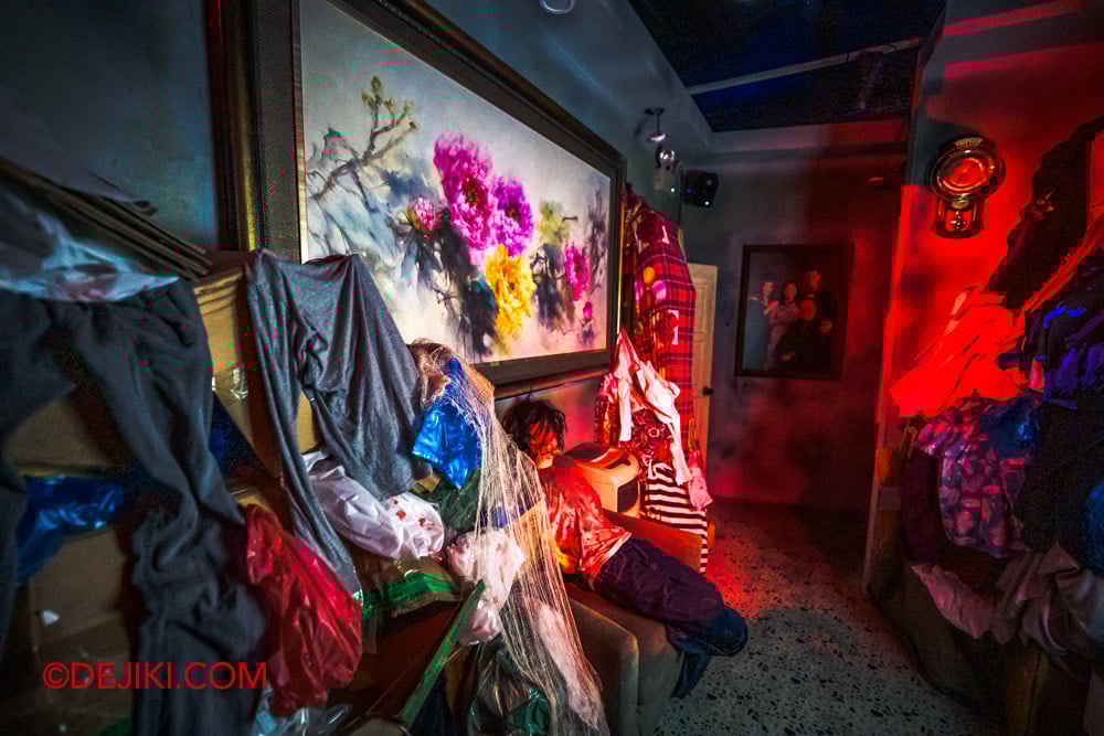 USS Halloween Horror Nights 13 Review by Dejiki Singapores Most Haunted Build to Horror haunted house 6 Hoarder