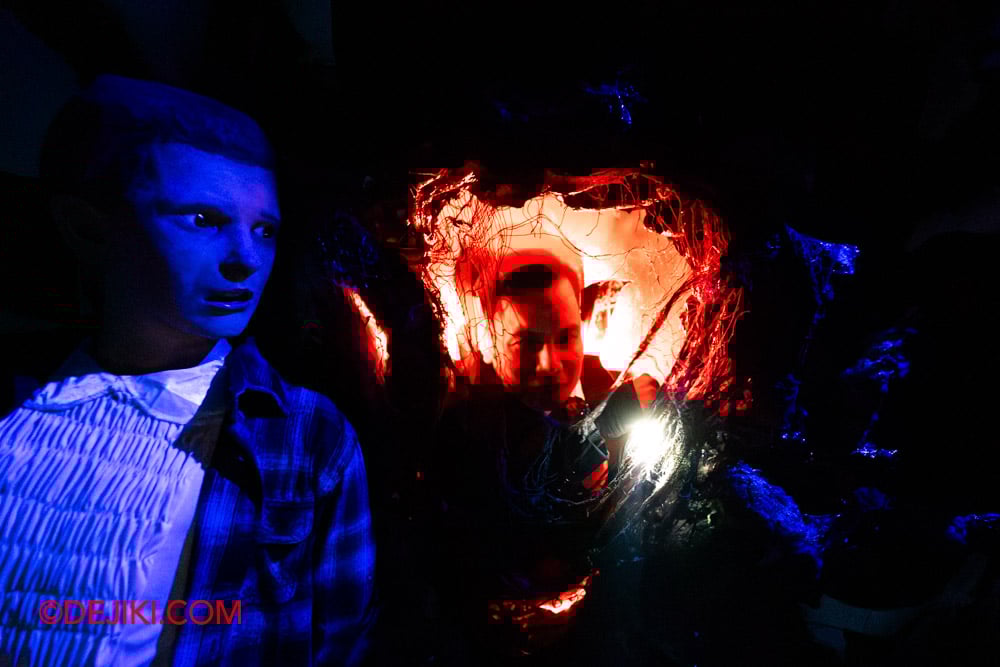 USS Halloween Horror Nights 13 Review by Dejiki Stranger Things haunted house 2 Eleven and FBI agent