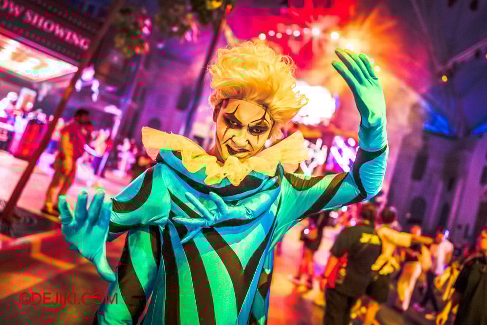 USS Halloween Horror Nights 13 Review by Dejiki The FEARground 3 Hand Jester