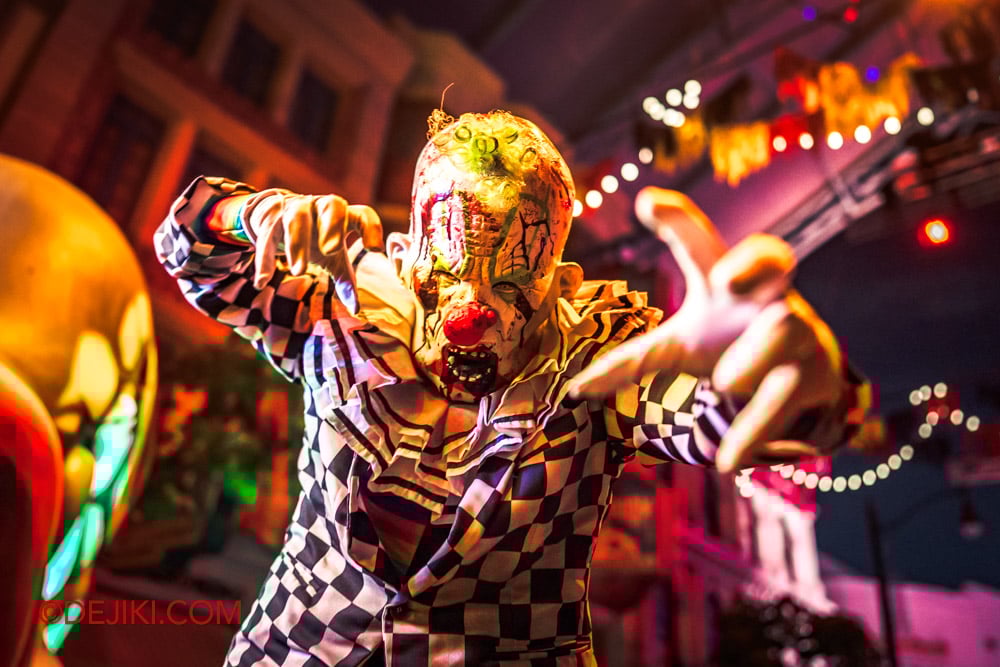 USS Halloween Horror Nights 13 Review by Dejiki The FEARground 5 Demented Clown Stilts