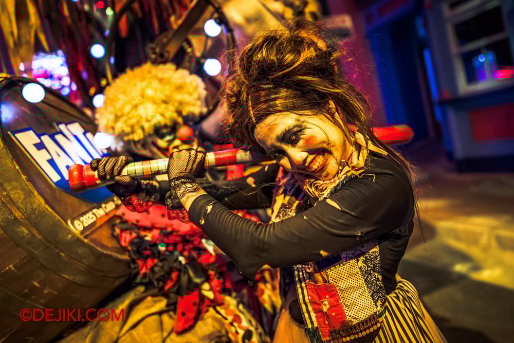 USS Halloween Horror Nights 13 Review by Dejiki The FEARground 6 Girl Clown with Bat