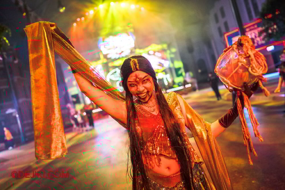 USS Halloween Horror Nights 13 Review by Dejiki The FEARground 7 Dame of Doom Megan