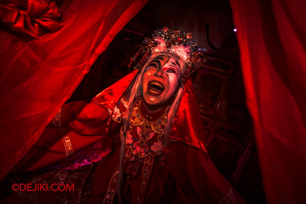 USS Halloween Horror Nights 13 Review by Dejiki The Unruly Immortals haunted house 7 Bride