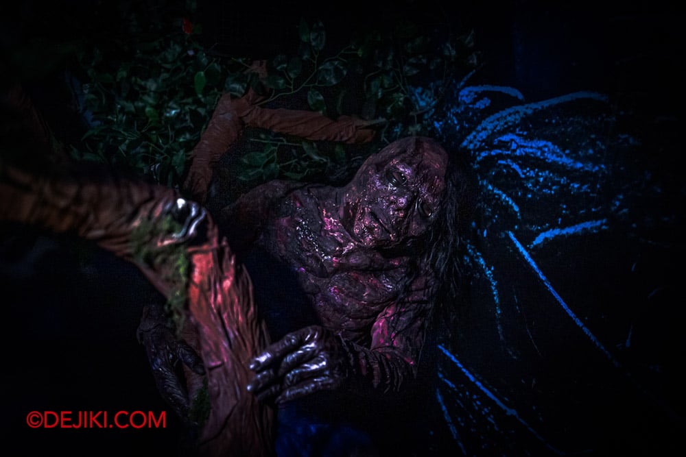 Universal Studio Singapore Halloween Horror Nights 13 Preview Death Whisperer haunted house Swamp area Puang