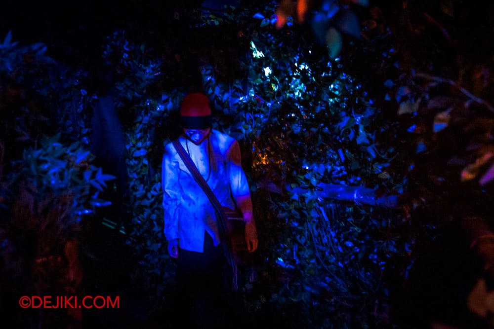 USS Halloween Horror Nights 13 Review by Dejiki Death Whisperer haunted house 11 haunting at Dong Khomot possessed Khom