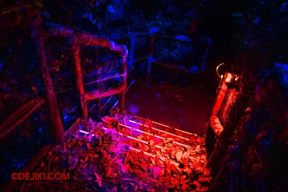 USS Halloween Horror Nights 13 Review by Dejiki Death Whisperer haunted house 12 descending to the swamp