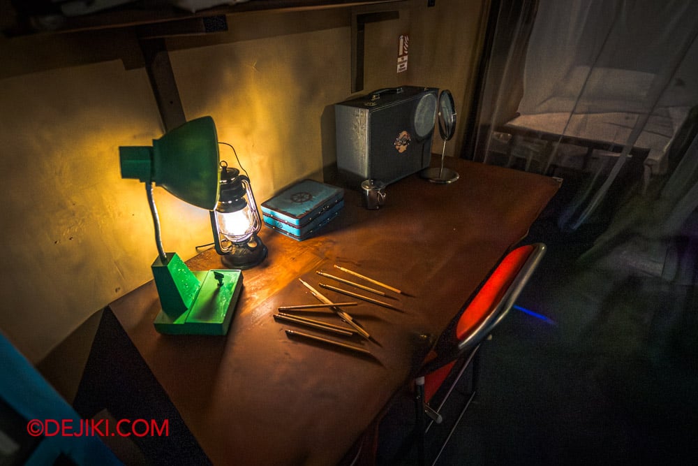 USS Halloween Horror Nights 13 Review by Dejiki Death Whisperer haunted house 5 Sisters bedroom
