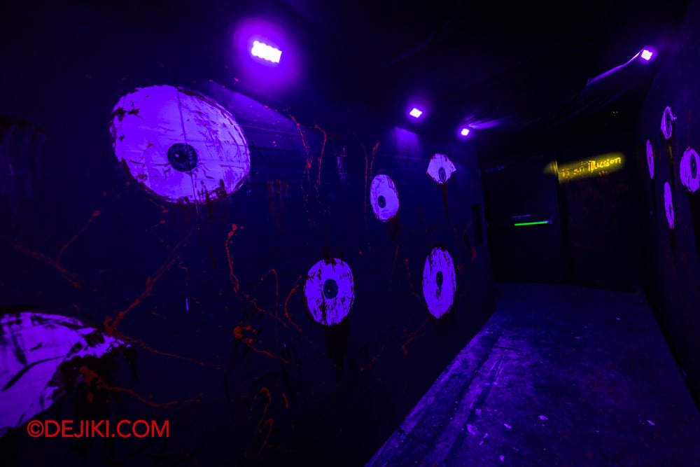 USS Halloween Horror Nights 13 Review by Dejiki The Unruly Immortals haunted house 1 Corridor of Eyes