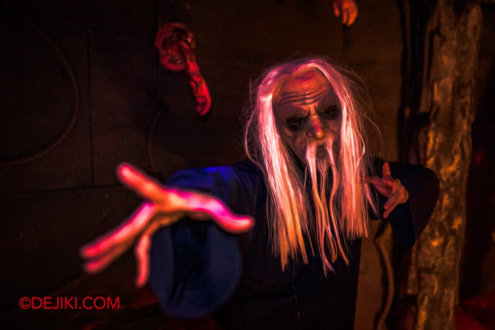 USS Halloween Horror Nights 13 Review by Dejiki The Unruly Immortals haunted house 12 Chamber of Alchemy Danyangzi