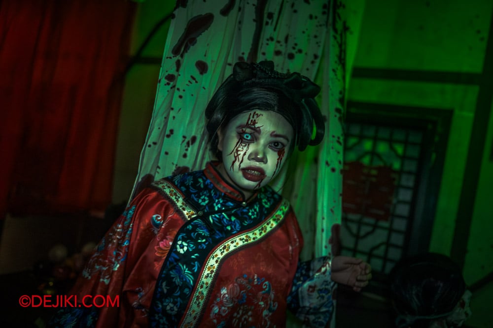 USS Halloween Horror Nights 13 Review by Dejiki The Unruly Immortals haunted house 16 Woman in Red at the Ghost Stage