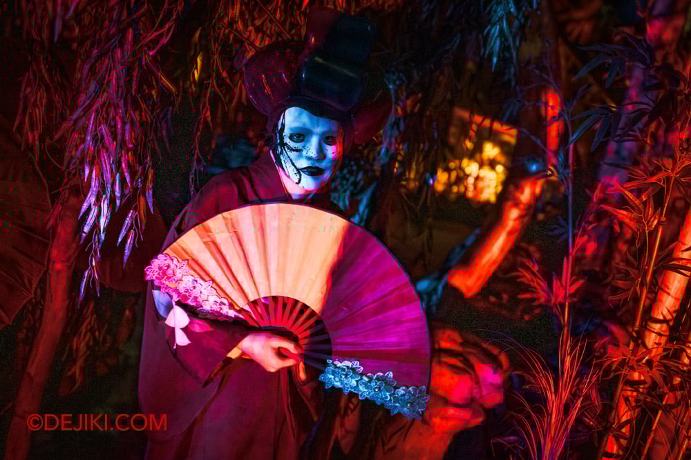 USS Halloween Horror Nights 13 Scare Zone Feature by Dejiki The Realm of Yokai 10 Maiden with Red Fan