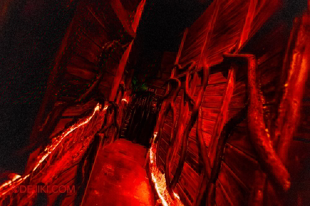 USS Halloween Horror Nights 13 Special Feature Haunted House Tour by Dejiki 2025 Stranger Things 21 Tendrils in the Attic